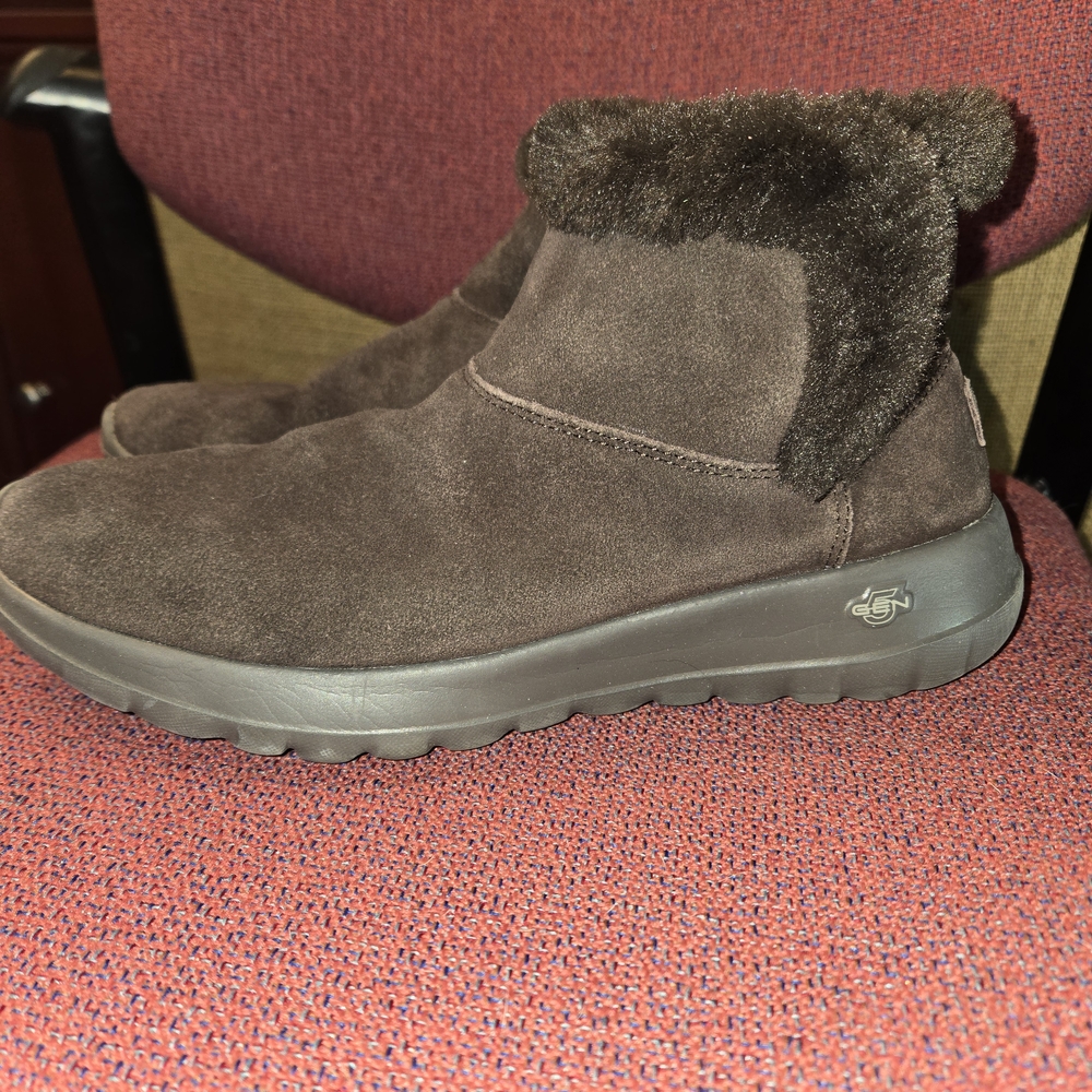 Skechers On-The-GO Joy - Bundle Up boots Fur Lined Women Size 8